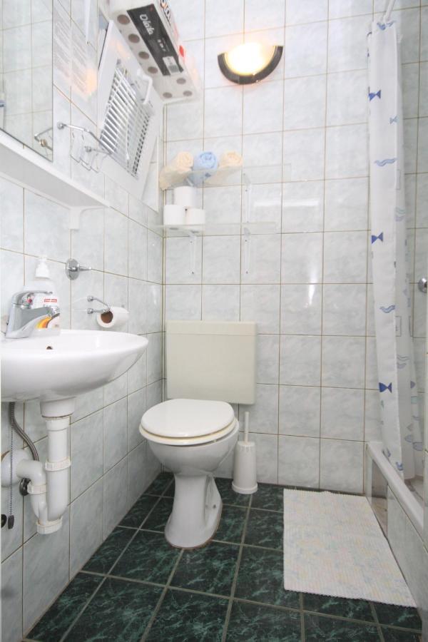Apartments With A Parking Space Preko, Ugljan - 8224 외부 사진