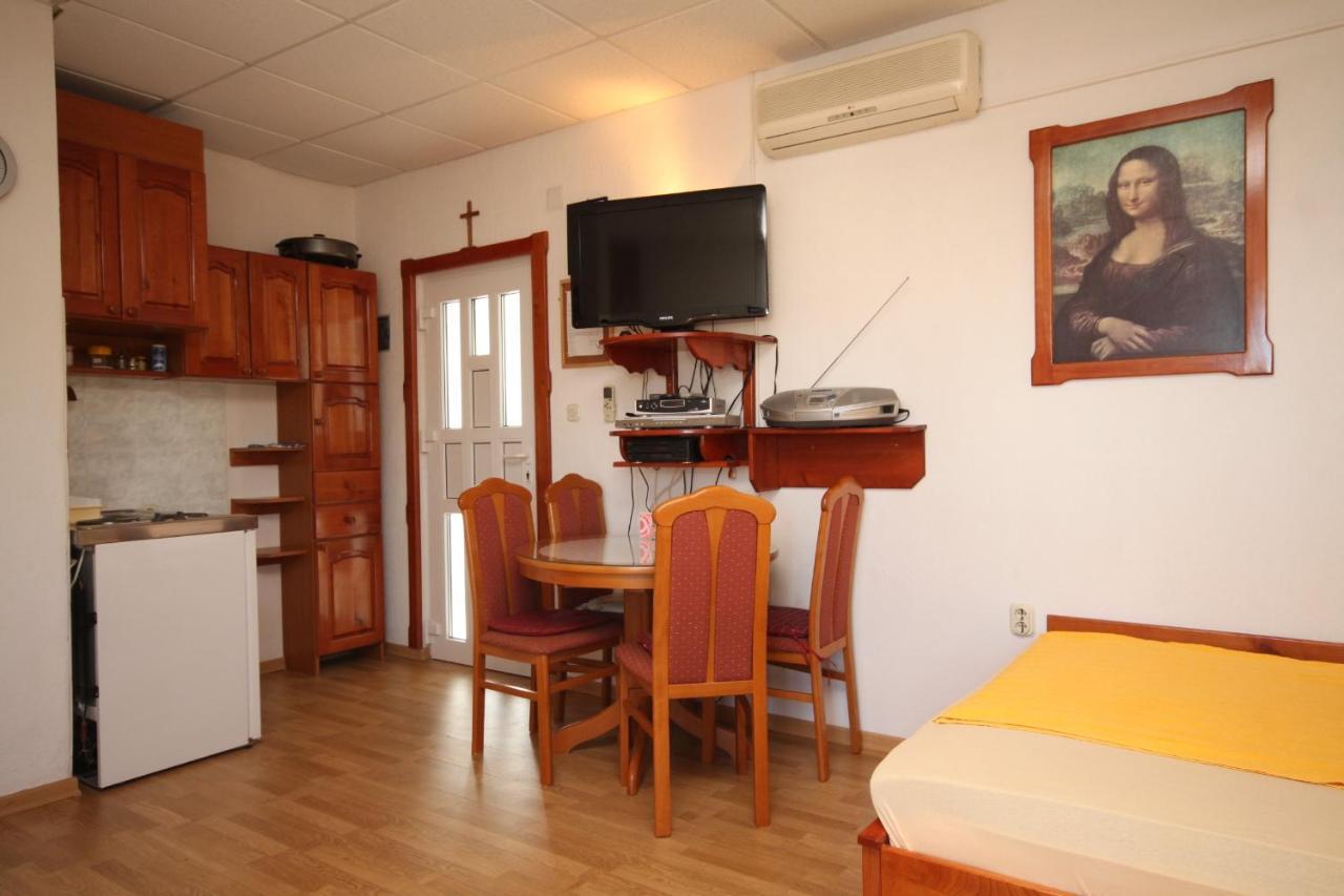 Apartments With A Parking Space Preko, Ugljan - 8224 외부 사진